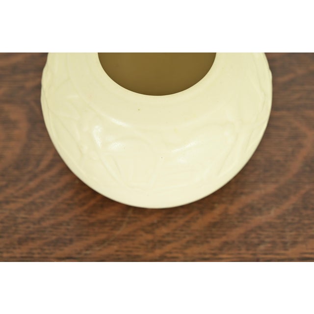 1940s Rookwood Pottery Arts & Crafts Glazed Ceramic Art Pottery Bulbous Vase, 1945 For Sale - Image 5 of 10