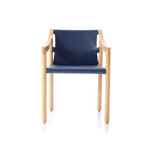 Cassina 905 Armchair in Wood and Cowhide by Vico Magistretti for Cassina, Italy For Sale - Image 4 of 14