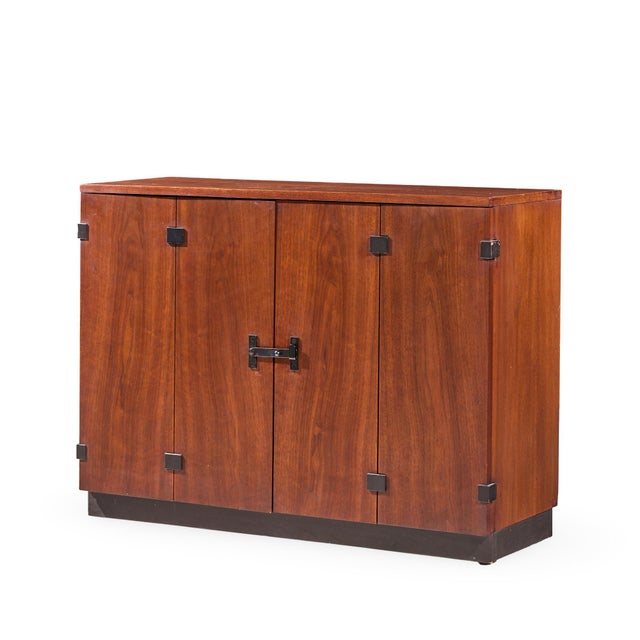 Mid-Century Modern Milo Baughman for Directional Mid Century Walnut Bar Console Credenza For Sale - Image 3 of 8