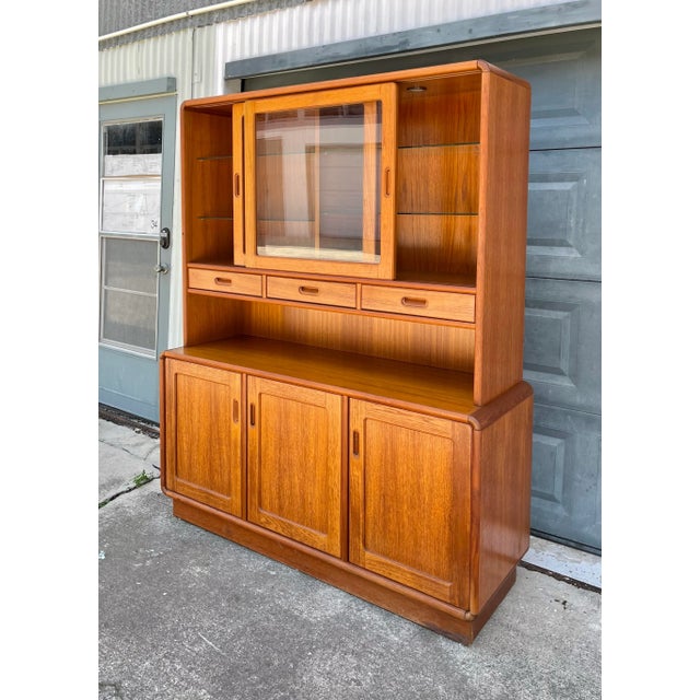 Mid-Century Modern Danish Modern Display Hutch and Sideboard | by Sun Cabinet Co For Sale - Image 3 of 12