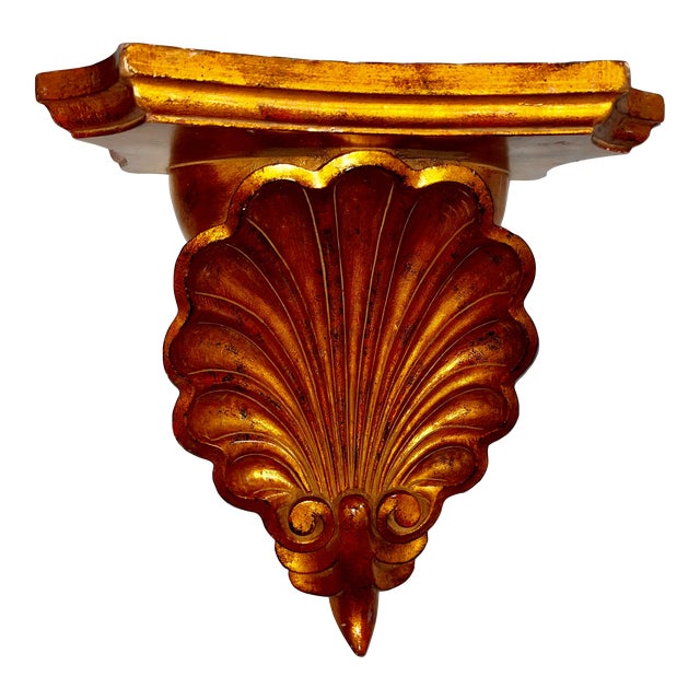 1980s Hollywood Regency Gilded Gold Toned Shelf Wall Sconce in Shell Form For Sale