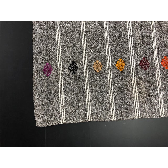 1960s Vintage Primitive Turkish Handmade Organic Anatolian Wool Kilim Rug- 4′ × 9′1″ For Sale - Image 10 of 11