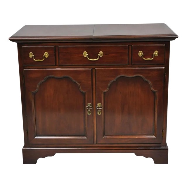 Vintage Drexel Heritage Georgian Style Cherry Wood Dry Bar Server Cabinet For Sale