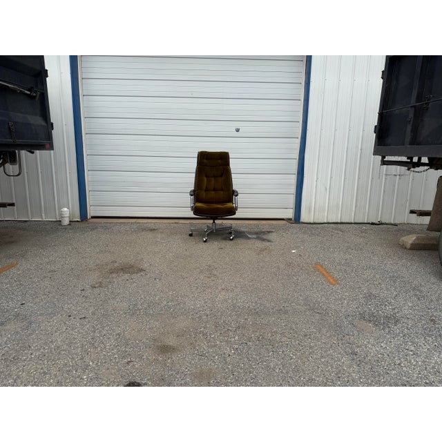 Vintage Mid-Century Modern Olive Velvet High Back Executive Office Chair For Sale In Philadelphia - Image 6 of 12