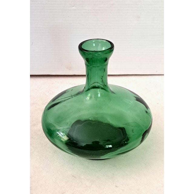Vintage Mid-Century Modern Italian Art Glass Decanters, Cobalt Blue Ribbed & Emerald Green Empoli Style - a Pair For Sale - Image 4 of 12