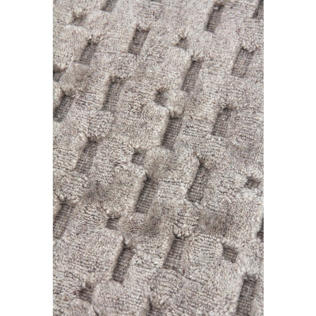 Contemporary Exquisite Rugs Rothwell Hand Loom Bamboo Silk & Cotton Light Gray - 9'x12' For Sale - Image 3 of 9