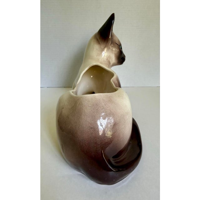 Mid-Century Figurative Siamese Cat Ceramic Planter Cachepot For Sale In Los Angeles - Image 6 of 12