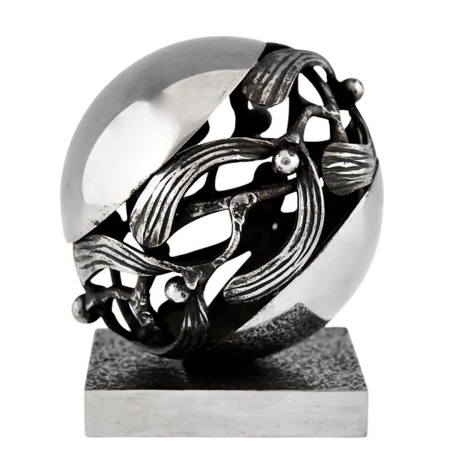 Art Deco Wrought Iron Mistletoe Paperweight by Edgar Brandt, France, 1921 For Sale - Image 4 of 12