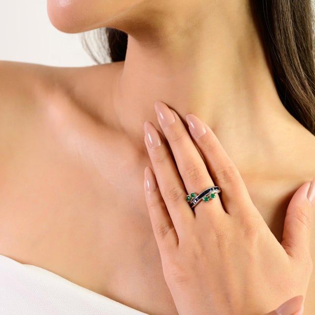 925 Sterling Silver Emerald & Blue Sapphire Channel-Set Band Ring - Size 7 For Sale - Image 6 of 11