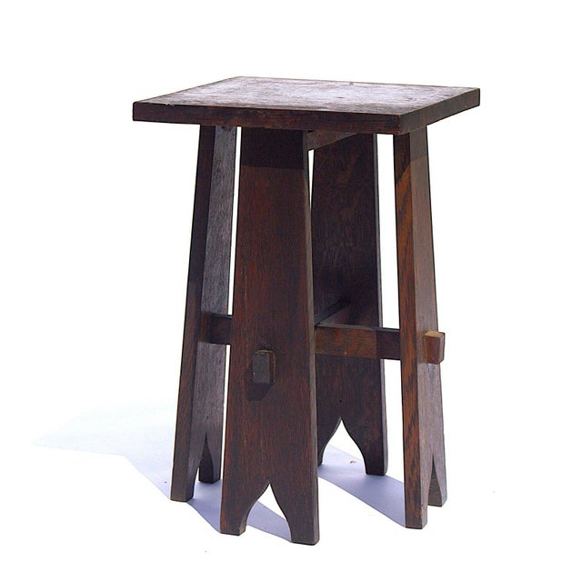 Arts and Crafts Plant Stand, early-20th C., mahogany, with square top and four outshooting legs, overall wear consistent...