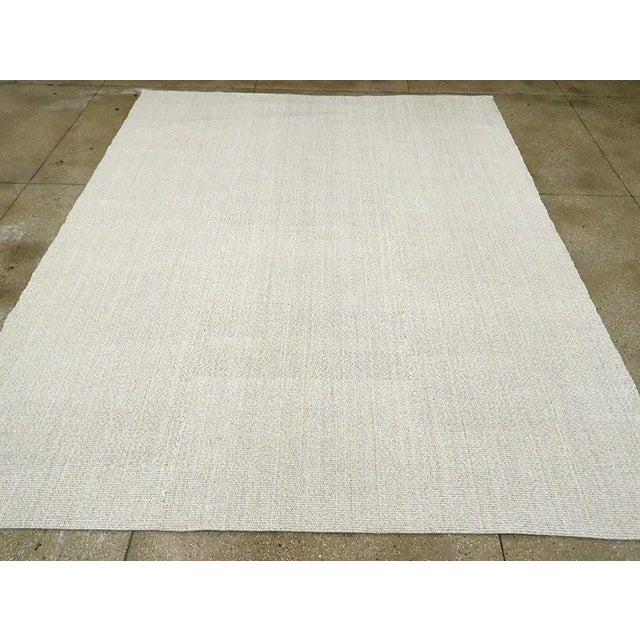 Galerie Shabab Collection Mid-20th Century Handmade Turkish Flat-Weave Kilim Room Size Carpet For Sale - Image 4 of 10