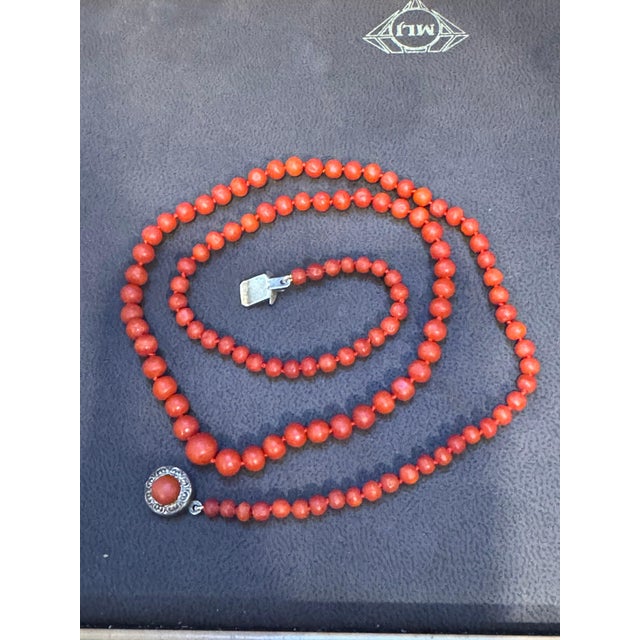 Shell Vintage Natural Red Coral Strand Bead Necklace Silver Clasp, Estate Fine Jewelry For Sale - Image 7 of 18