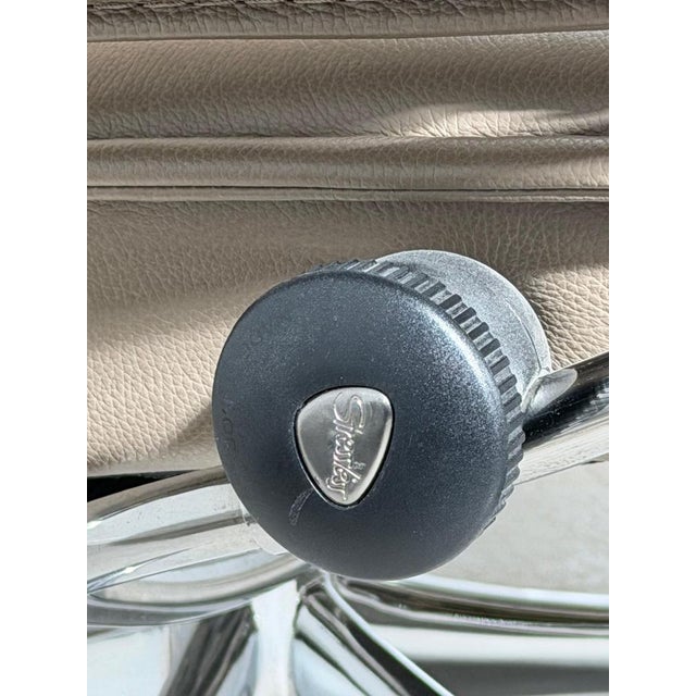 Set of City High-Back Recliner with Ottoman from Stressless For Sale - Image 6 of 10