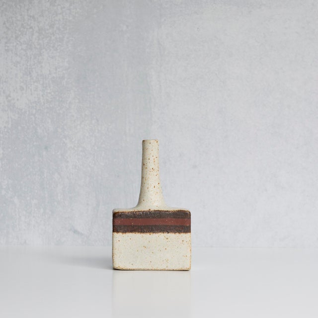 Linen Pair of Rare Bruno Gambone Ceramic Vases Italy – Mid-20th Century For Sale - Image 8 of 13