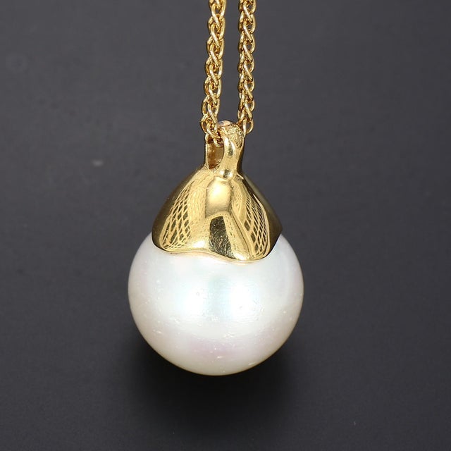 18k Yellow Gold Pearl Pendant & Chain For Sale - Image 4 of 5