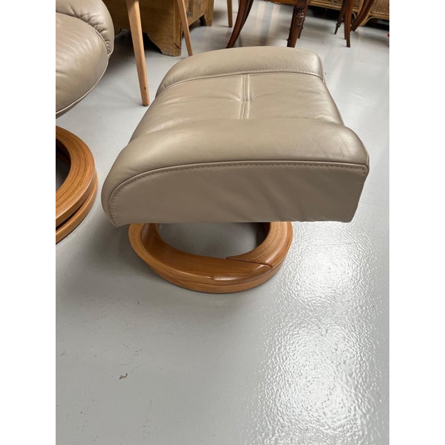 Set of Beige Leather Swivel Recliner Chair and Ottoman from Stressless, 2000s For Sale - Image 3 of 10