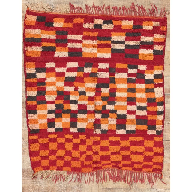 Vintage Checkered Boujad Moroccan Rug - 04'09 X 05'03 For Sale - Image 9 of 10