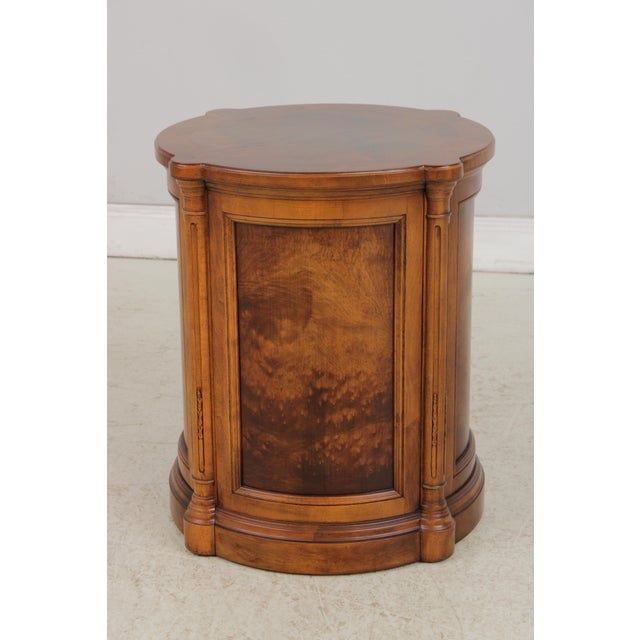 Traditional Pair Henredon Round Walnut Living Room Lamp End Tables For Sale - Image 3 of 16