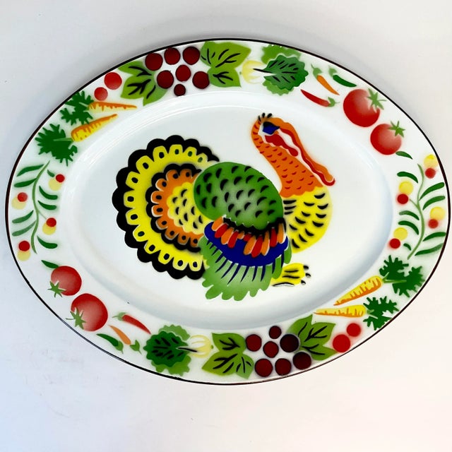 American 1980s Vintage Americana Boho Chic Thanksgiving Colorful Enamel Tole Turkey Platter. For Sale - Image 3 of 10