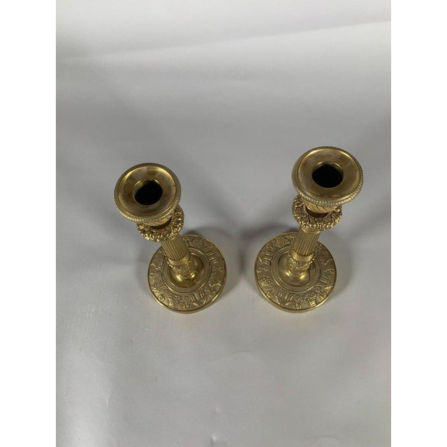 Pair of bronze candlesticks "with fruit baskets", Empire period, 19th century For Sale - Image 4 of 7