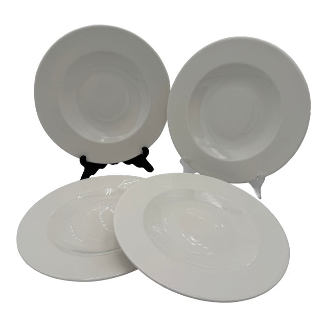 Wedgwood Dinner Plates in Vogue Pattern 10 5/8" - Set of 4 For Sale