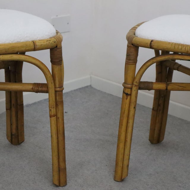 1970s Pair of 1970s Italian Rattan and Bamboo Stools With White Boucle Upholstery For Sale - Image 5 of 9