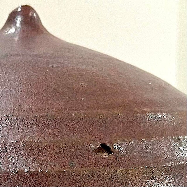 1980's Oxblood Stoneware Ridged Vessel With Nipple Top Opening - Ken Edwards Montana Potter For Sale - Image 4 of 11