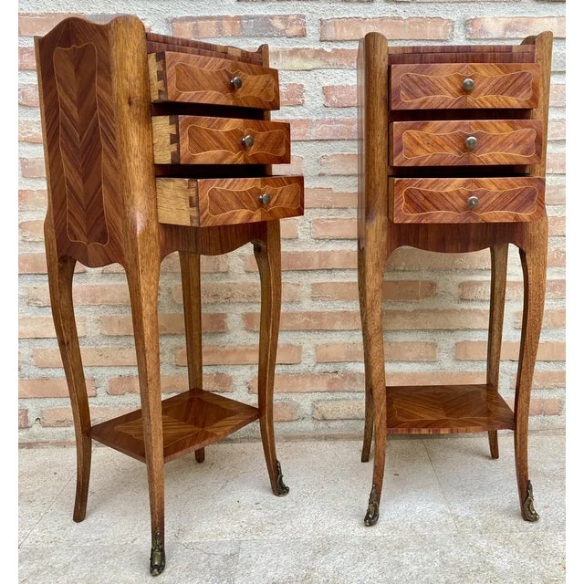French Louis XV Style Nightstands in Walnut and Marquetry, Set of 2 For Sale - Image 10 of 18