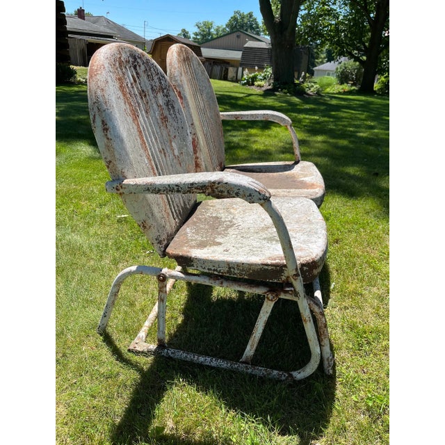 This motel glider is a rare find! With a saddle seat and four ridges on the back, it has retro mid-century vibes. In found...