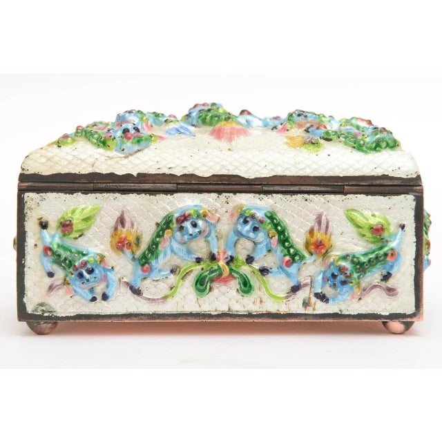 Rococo Vintage Rare Enamel Foo Dogs and Frogs "Good Luck" Hinged Chinese Box For Sale - Image 3 of 10