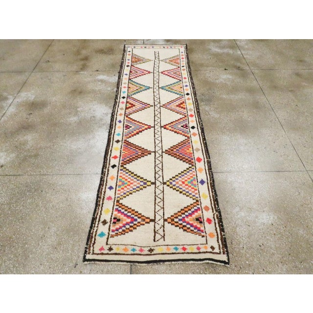 Galerie Shabab Collection Mid-20th Century Handmade Turkish Anatolian Runner For Sale - Image 4 of 10
