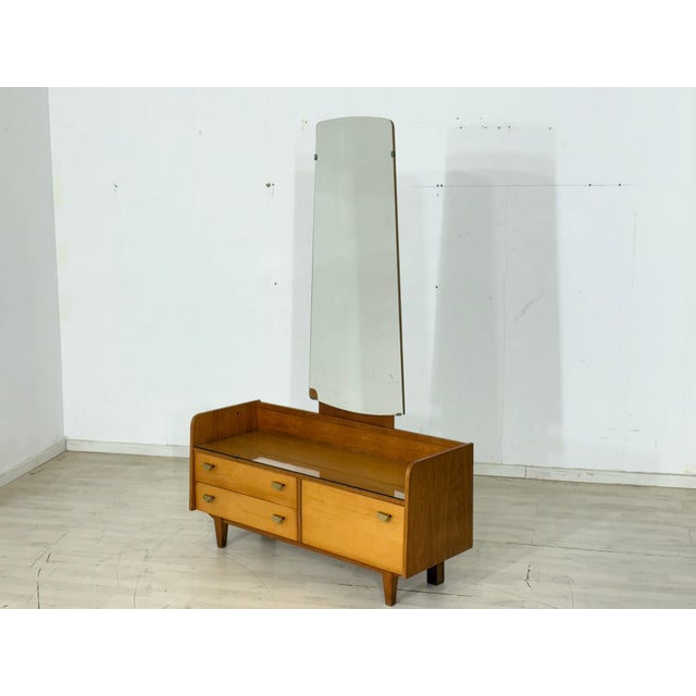 Very beautiful vintage chest of drawers with a mirror. The mirror is removable. Ideal for a bedroom or hallway. 1960s....