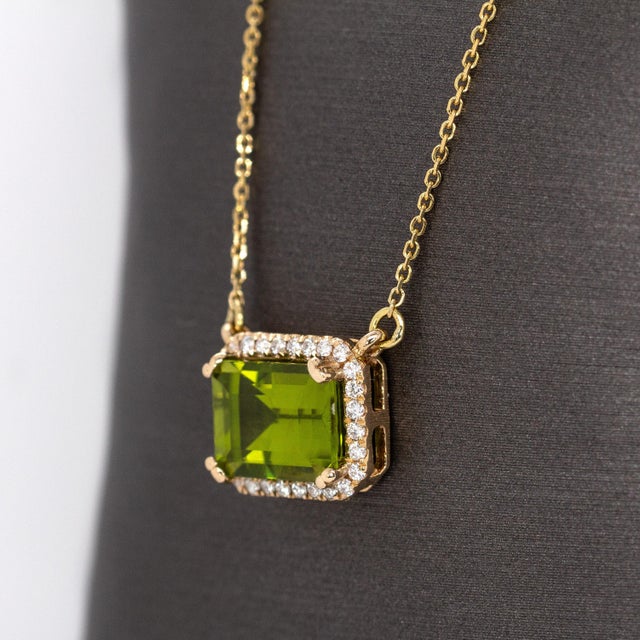 2.3cts Peridot Necklace W Natural Diamond Halo: 14k Solid Gold, Attached Chain For Sale - Image 4 of 8