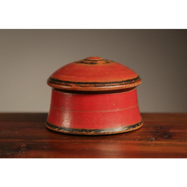 Vintage Indian Tika Spice Lacquer Wooden Box in Red & Black Patina For Sale - Image 4 of 9