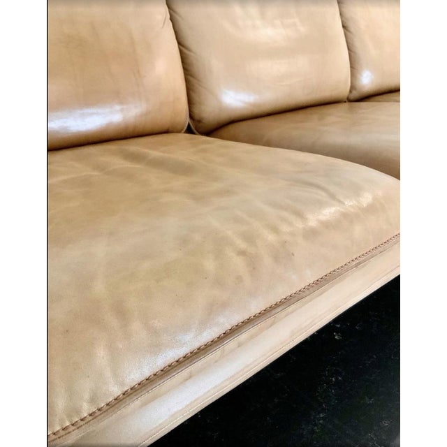 Beige Vintage Ds-61 3-Seater Sofa with Magazine Rack in Leather from de Sede, Switzerland, 1960S For Sale - Image 8 of 18