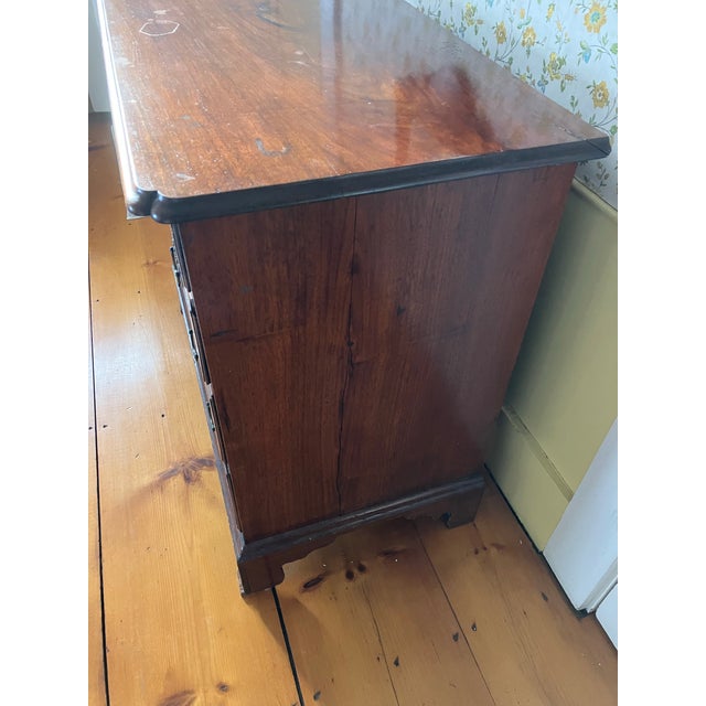 Walnut chippendale dresser in very good condition. Late 18th century American. 4 graduated drawers. Original hardware,...