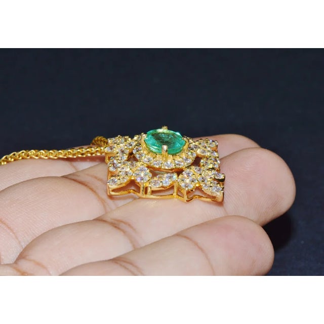 Natural 5.21Cts VS F Diamond Colombian Emerald 18K Solid Gold Pendant For Sale - Image 4 of 8