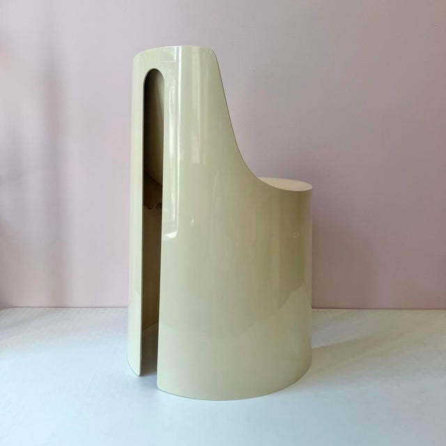 An iconic Space Age 1970's cream molded plastic chair, attributed to designer Kay Leroy Ruggles as part of his "UMBO"...