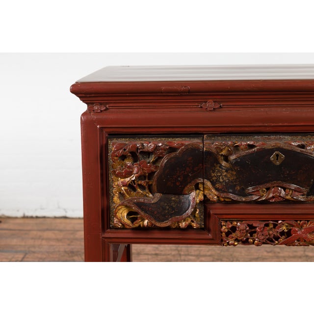 Chinese Red Lacquered Console Table with Hand Carved Drawers and Geometric Shelf For Sale - Image 4 of 12