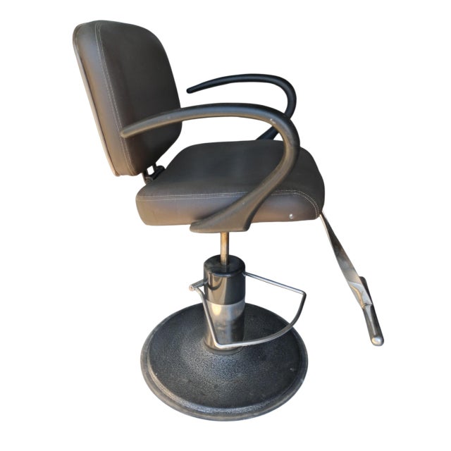 Vintage Kaemark Hydraulic Salon Chair – Timeless Comfort, Built to Last For Sale - Image 11 of 12