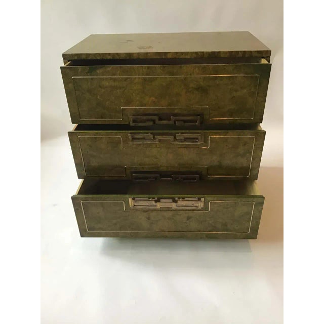 Mid-Century Modern Mastercraft Burl Chest in Green Tint For Sale - Image 3 of 13