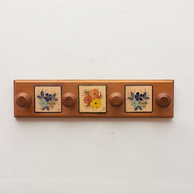 1960s Vintage Hand-Painted Ceramic and Wood Coat Rack by Diaz Costa, 1960s For Sale - Image 5 of 10
