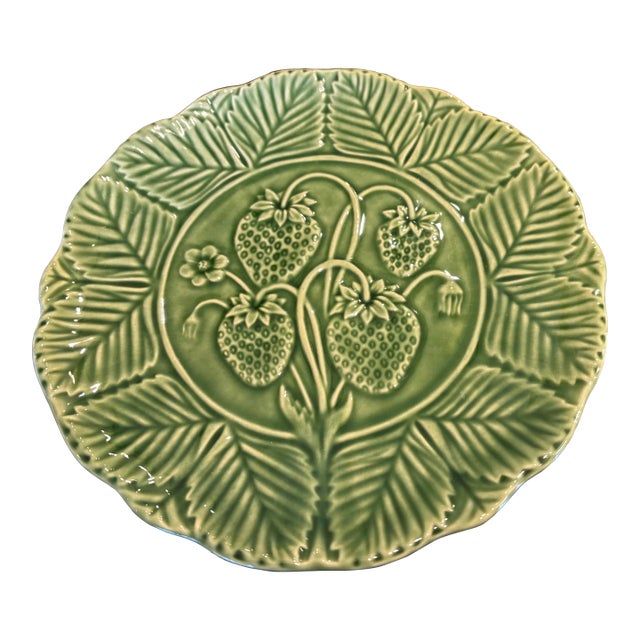 1990s Bordallo Pinheiro Strawberry 9.5 Inch Plate. For Sale