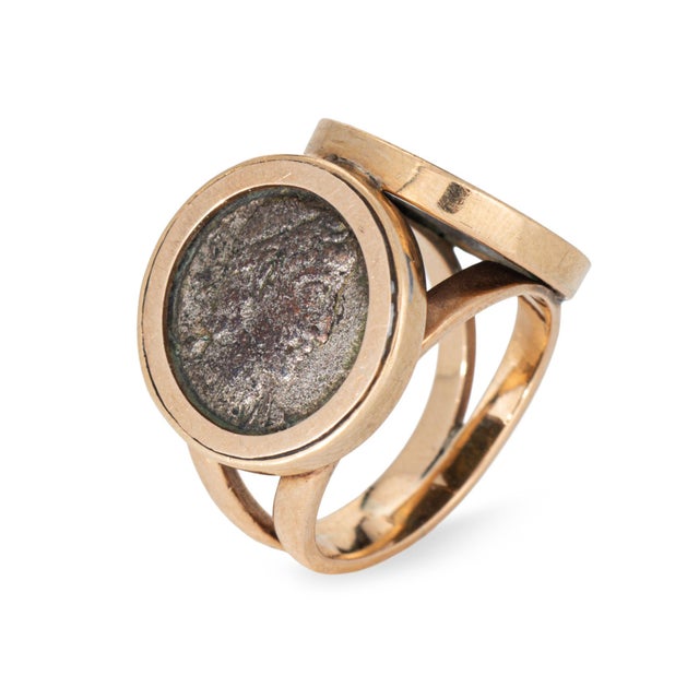 Modern C1970 Vintage Double Ancient Coin Ring 14k Yellow Gold Sz 5.5 Fine Jewelry For Sale - Image 3 of 6