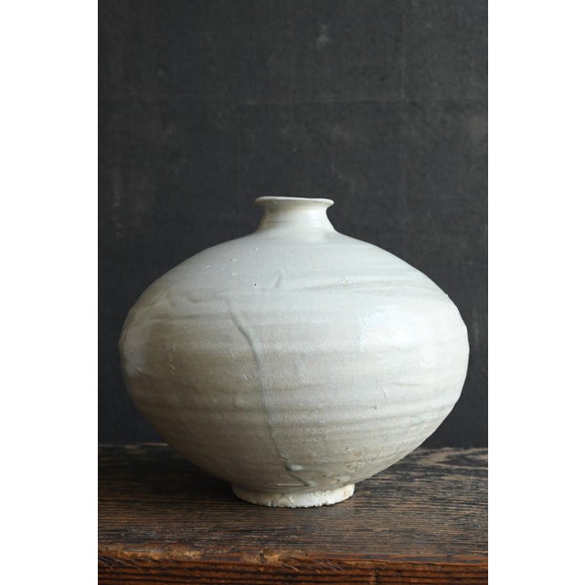 16th Century Joseon Dynasty White Porcelain Jar / 15th-19th Century / Excavated Flower Vase For Sale - Image 5 of 18