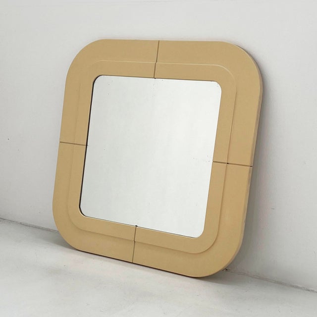 Space Age Mirror by Anna Castelli for Kartell, 1970s, in Good conditions. Designed 1970 to 1979 This piece has an...
