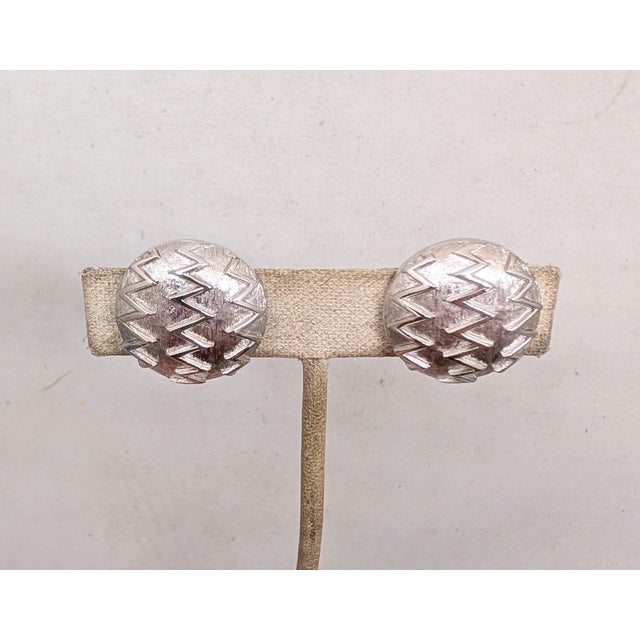 1960s Vintage 1960s Signed Crown Trifari Round Rhodium Plated Zig Zag Clip Earrings-2 Pieces For Sale - Image 5 of 7
