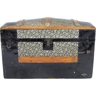 Petit Antique Dome Top Trunk Lined With Wallpaper For Sale