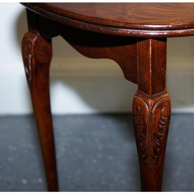 Vintage Kidney Shape Flamed Mahogany Nest of Three Tables with Queen Anne Legs, Set of 3 For Sale - Image 12 of 15