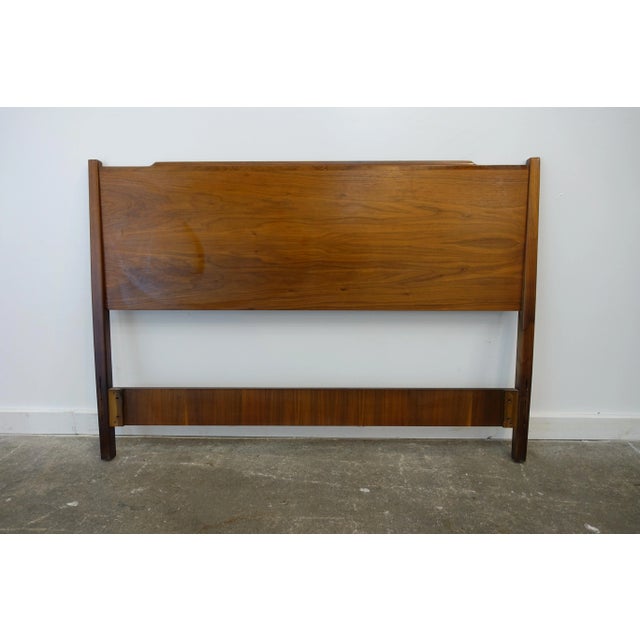 This headboard is designed by Kipp Stewart for Drexel and is a full size headboard. This piece has great design. The...
